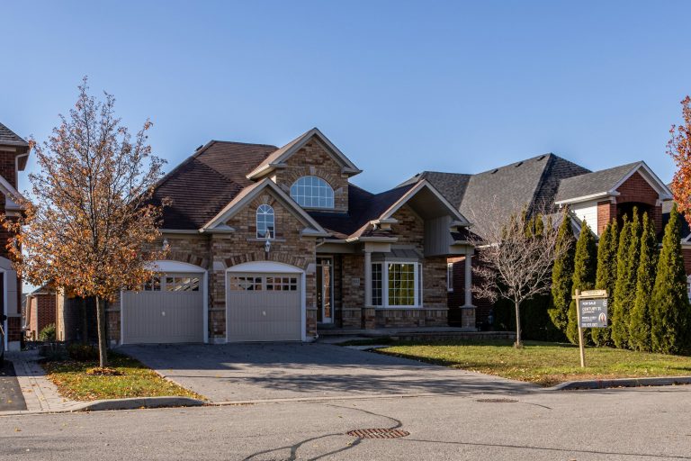 Houses for sale in the USA, offered by LouisSaint real estate agents, providing expert guidance for homebuyers.